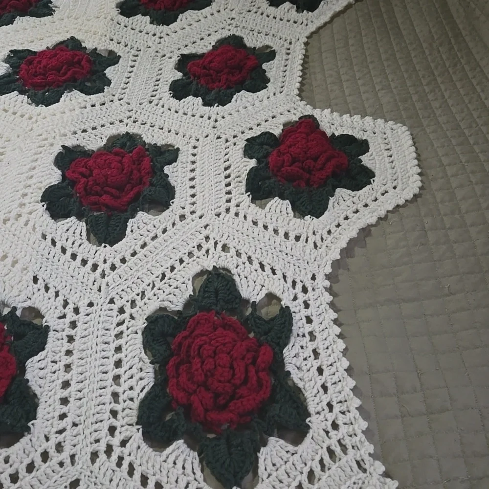 Crochet Blanket Vintage Victorian Rose Pattern Deep Red Green White Cottagecore